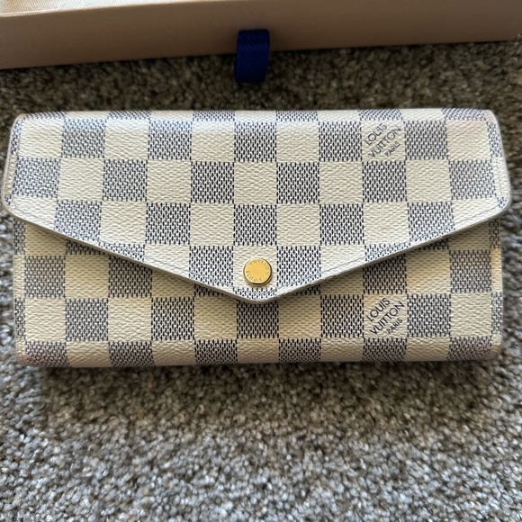 Louis Vuitton Sarah Wallet - Picture 2 of 16